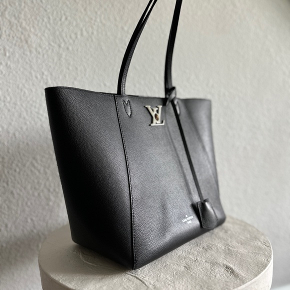 Like New LOUIS VUITTON Calfskin Lockme Cabas Black - Picture 7 of 10